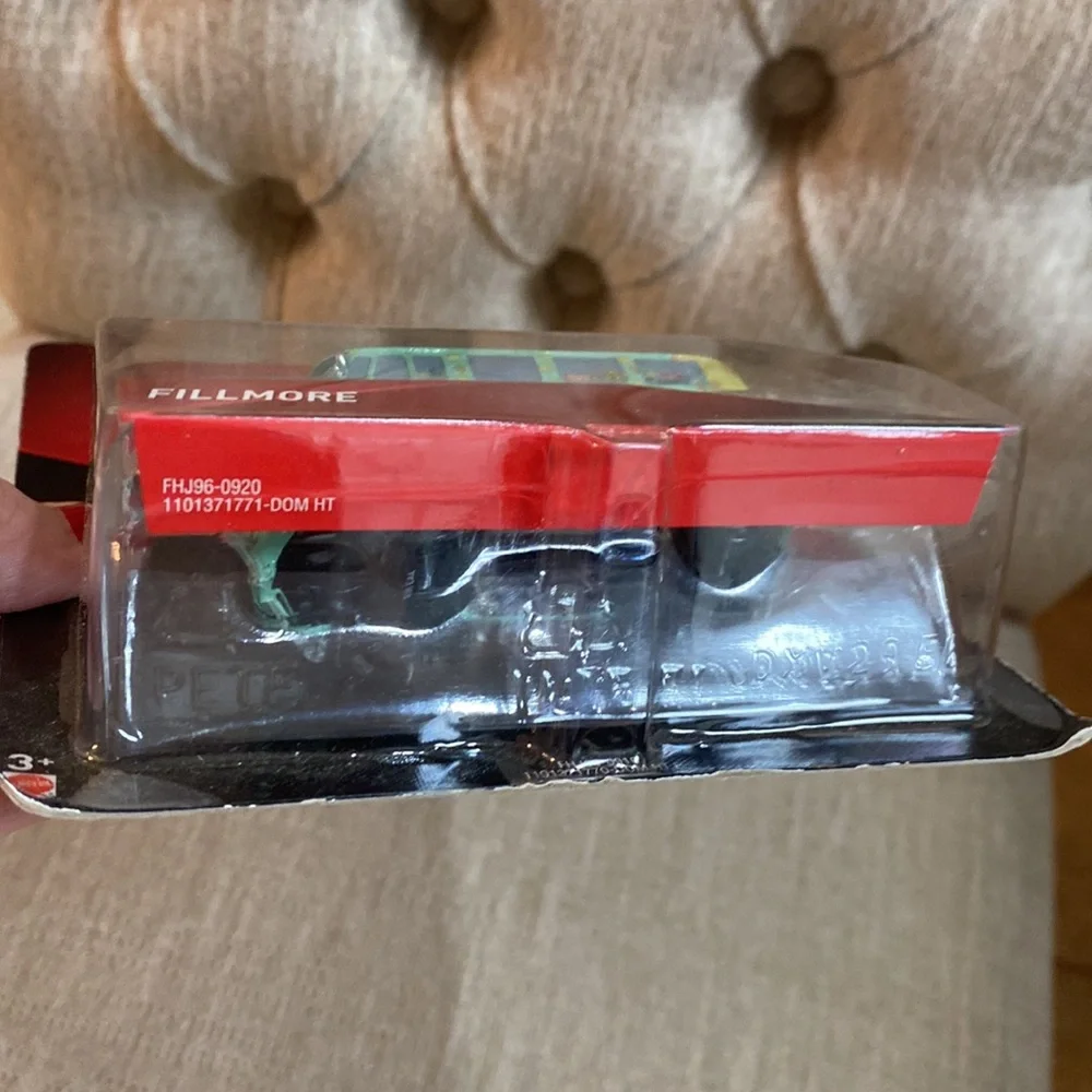 Disney Pixar Cars - Supercharged Fillmore Love Bus Pit Crew Member - Diecast NEW